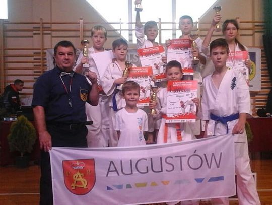 Medalowy początek sezonu augustowskich karateków