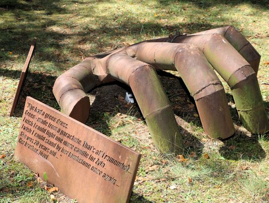 Metalowe dłonie modlitwy: upamiętnienie Ofiar Obławy Augustowskiej