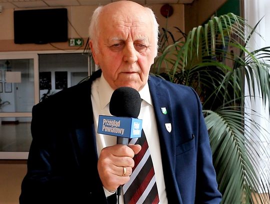 Głos Mieczysława Sobolewskiego (trzymającego mikrofon "Przeglądu Powiatowego") jest istotny zwłaszcza teraz, gdy jest on przedstawicielem środowiska politycznego popierającego burmistrza.