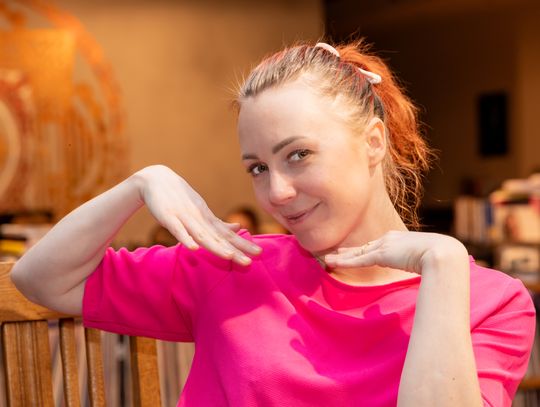 Miłość i trudne relacje okraszone bollywoodzkim tańcem i hinduską muzyką Miłość i trudne relacje okraszone bollywoodzkim tańcem i hinduską muzyką