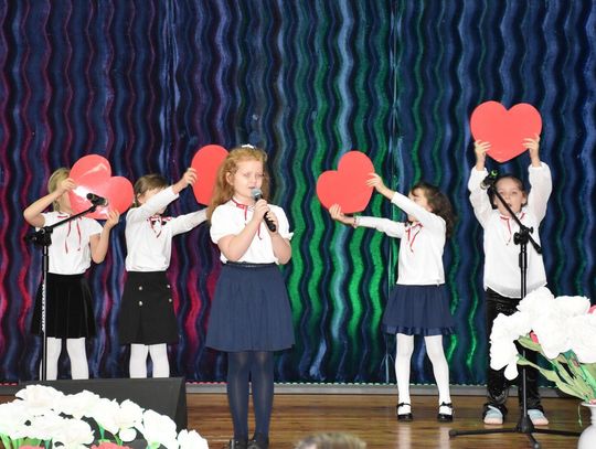 Młodzi artyści uczcili rocznicę uzyskania niepodległości Młodzi artyści uczcili rocznicę uzyskania niepodległości