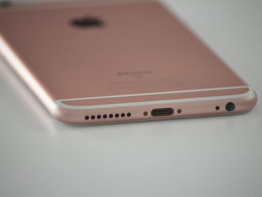 Naprawa wysyłkowa w iClinica – ekspresowy ratunek dla Twojego iPhone’a, iPada lub MacBooka