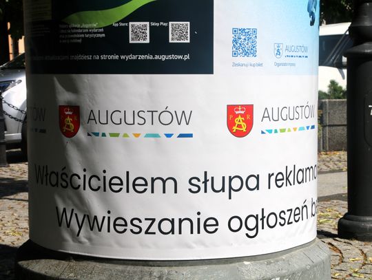 Słup reklamowy w Augustowie.