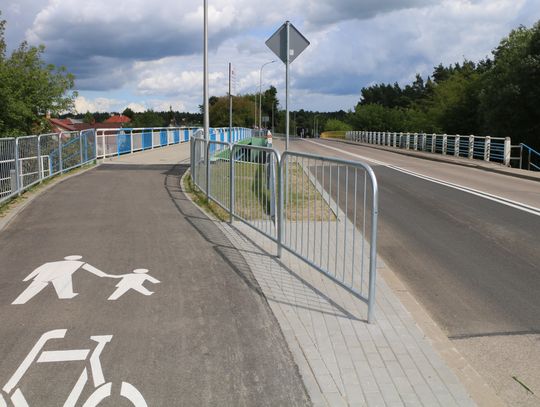 Nowa kładka nad Kanałem Augustowskim już otwarta. Rowerzyści i piesi zyskali bezpieczne przejście