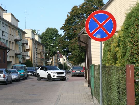 O łamaniu przepisów na chodniku!