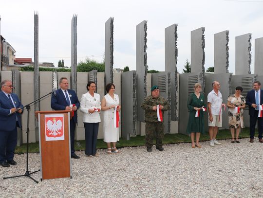 Odsłonięcie i poświęcenie Muru Pamięci Ofiar Obławy Augustowskiej (video)