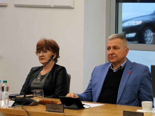 "Nie jesteśmy poddanymi i uniżonymi" -twierdziła Jolanta Oneta Roszkowska (na zdjęciu, obok niej Dariusz Ostapowicz).