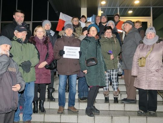 Piątkowa manifestacja przed Sądem Rejonowym w Augustowie