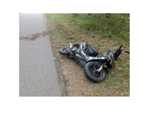 Pijany kierowca skutera leżał obok drogi