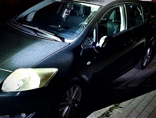 Pijany mężczyzna kopał samochody w Augustowie. Grozi mu 5 lat więzienia