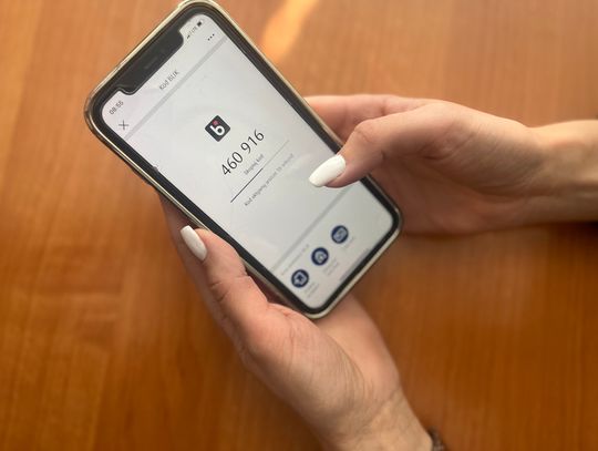 Podszyli się pod znajomego, 39-latek stracił blisko 900 zł