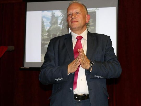 Na zdjęciu: Jarosław Szlaszyński w trakcie wykładu.