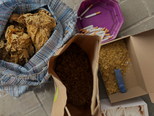 Policja zabezpieczyła blisko 3 kg nielegalnego tytoniu u 37-latka. Grozi mu do 3 lat więzienia
