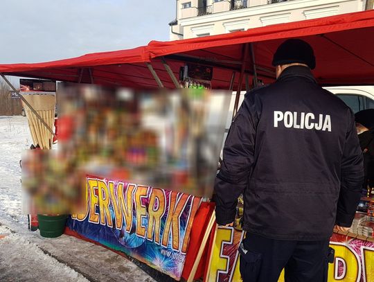 POLICJANCI OSTRZEGAJĄ PRZED NIEROZWAŻNĄ ZABAWĄ Z FAJERWERKAMI