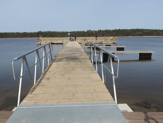 Pomost na plaży Bielnik (Archiwum PP).