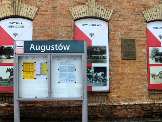 "Robimy wszystko, by ten dworzec został odremontowany, bo jego obecny stan jest opłakany. Walczymy o jego remont" -komentuje poseł Jacek Niedźwiedzki.