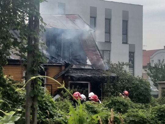 Pożar pustostanu przy ulicy Kościelnej w Augustowie (foto i video)