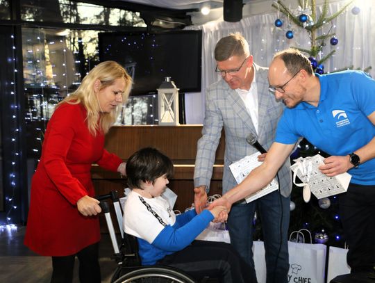 Ceremonię wręczenia czeków prowadzili Andrzej Zarzecki i prezes ATP Bartosz Cichy.