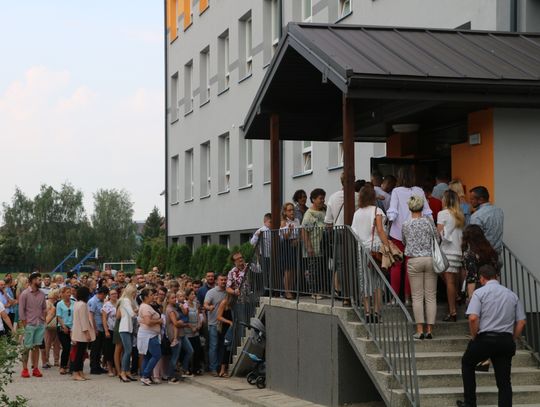 Budowa sali sportowej dla Szkoły Podstawowej nr 2 powinna być priorytetem burmistrza. Tak uważa były wieloletni dyrektor placówki, radny Marek Sznejder.