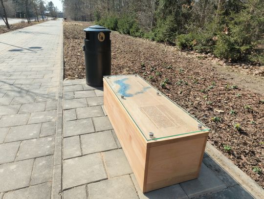 Marian Dyczewski krytykuje skrzynie zlokalizowane nieopodal jeziora Necko.