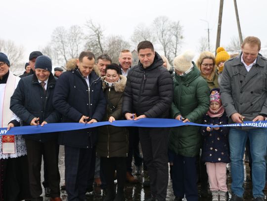 Na zdjęciu: Poseł Jacek Niedźwiedzki podczas otwarcia drogi w gminie Bargłów Kościelny.