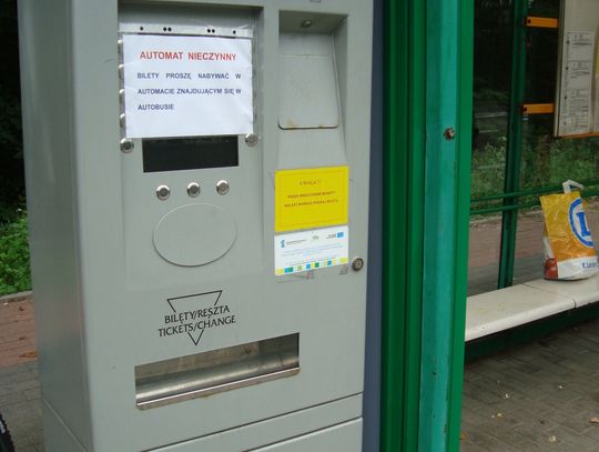 Stacjonarne automaty biletowe w naprawie