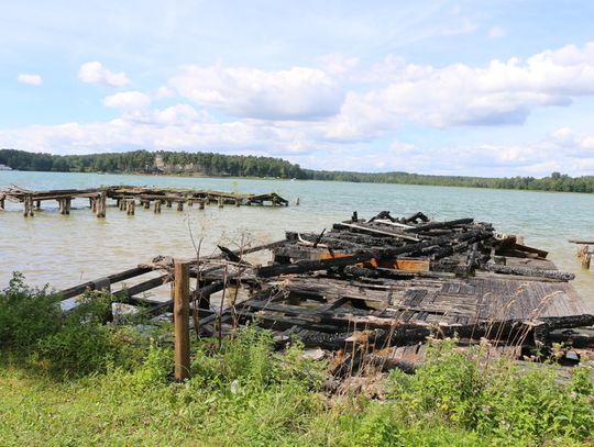 Szczątki nadal straszą (cały artykuł)