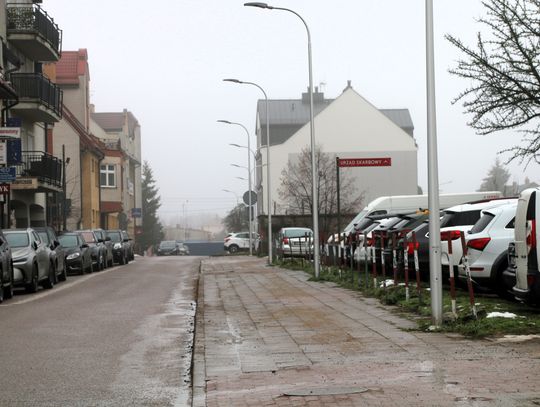 "Już teraz widać, co dzieje się na ulicy Żabiej, gdzie codziennie parkuje na stałe kilkadziesiąt pojazdów" -informuje Andrzej Zarzecki.