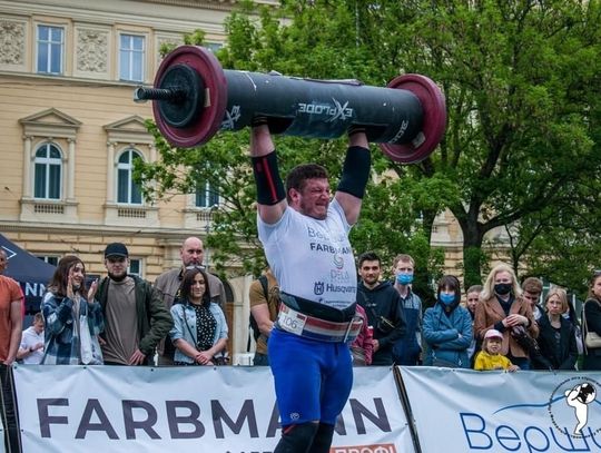 Udźwignął 1,5 tony i stanął na podium 