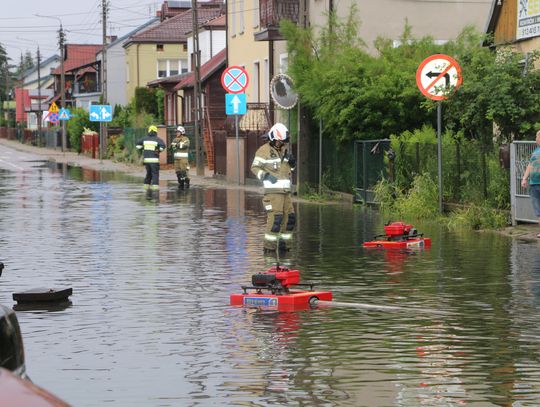 Ulewa nad Augustowem. Zalane ulice, piwnice i parkingi (foto i video)