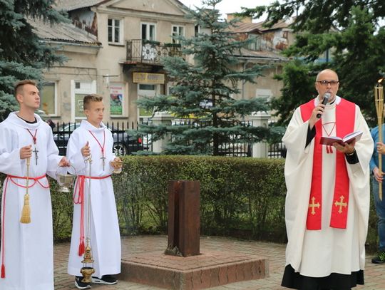 Uroczyście poświęcono krzyż 