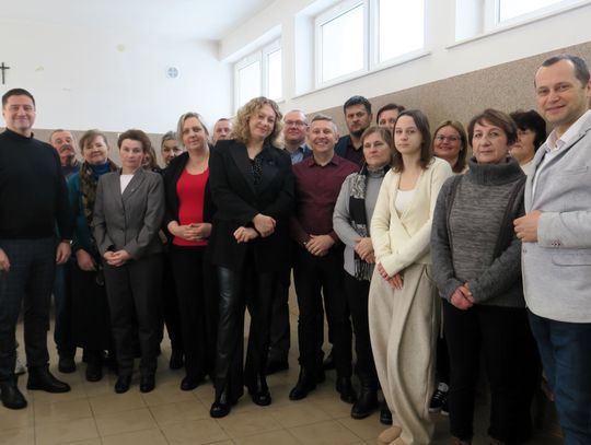 W świetlicy wiejskiej w Brzozówce, w gminie Bargłów Kościelny, odbyła się uroczystość podsumowująca istotne inwestycje dla mieszkańców gminy.