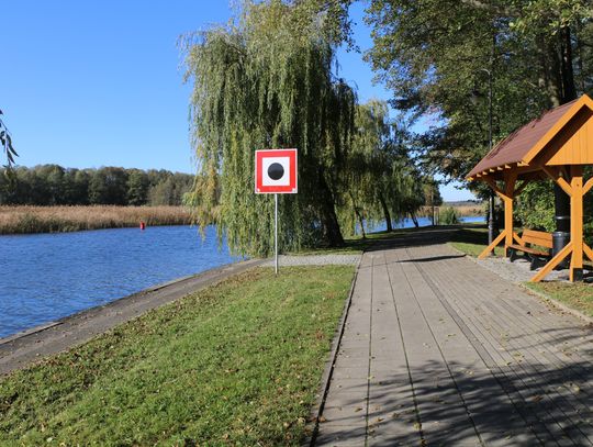 Bulwary nad augustowską rzeką Nettą.
