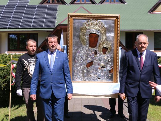 Uroczystości w kościele poprzedziła procesja z udziałem wiernych.