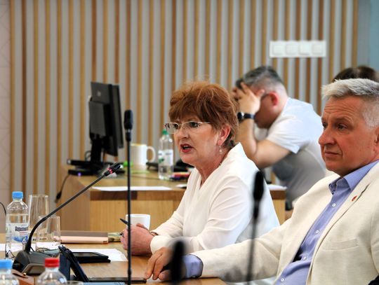 "Całe miasto będzie potraktowane bardzo uczciwie", "Chcę podziękować za projekt tej uchwały" -mówiła Jolanta Oneta Roszkowska z PiS. "Zachęcam wszystkich radnych do głosowania nad projektem uchwały, ponieważ przyniesie to wymierne efekty dla wszystkich mieszkańców" -komentował Dariusz Ostapowicz.