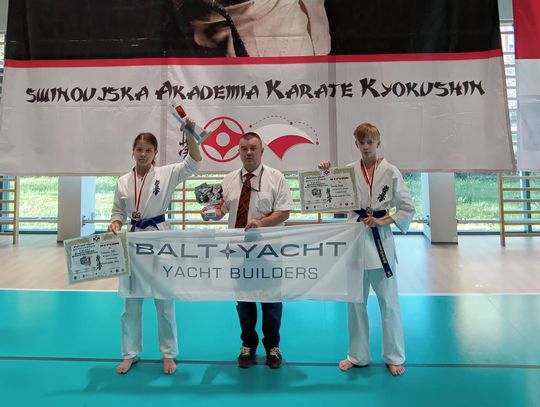 Na zdjęciu Zlata Rusinowicz, sensei Waldemar Matyka i Patryk Żdanuk