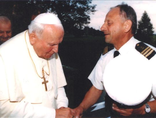 Papież Jan Paweł II i kapitan Władysław Głowacki.