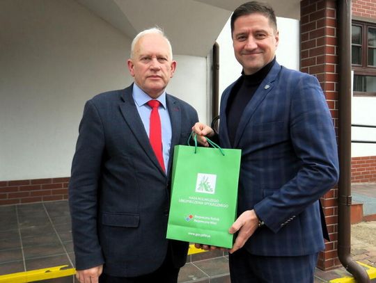 Na zdjęciu: Jarosław Szlaszyński i poseł Jacek Niedźwiedzki, reprezentujący Augustów i Ziemię Augustowską w Sejmie RP.