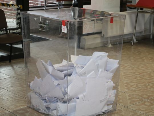Urna wyborcza w jednym z lokali wyborczych w Augustowie.