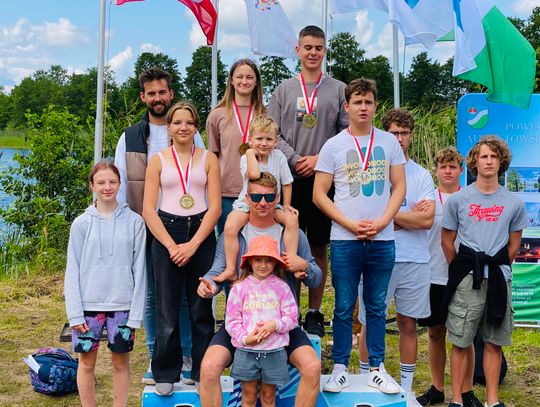 Zofia Olejnik i Kacper Klukowski z MOS Augustów złotymi medalistami Mistrzostw Polski w narciarstwie wodnym za motorówką