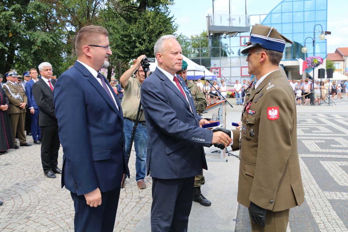 Starosta Jarosław Szlaszyński podczas obchodów 100-lecia niepodległości Ziemi Augustowskiej w Augustowie.