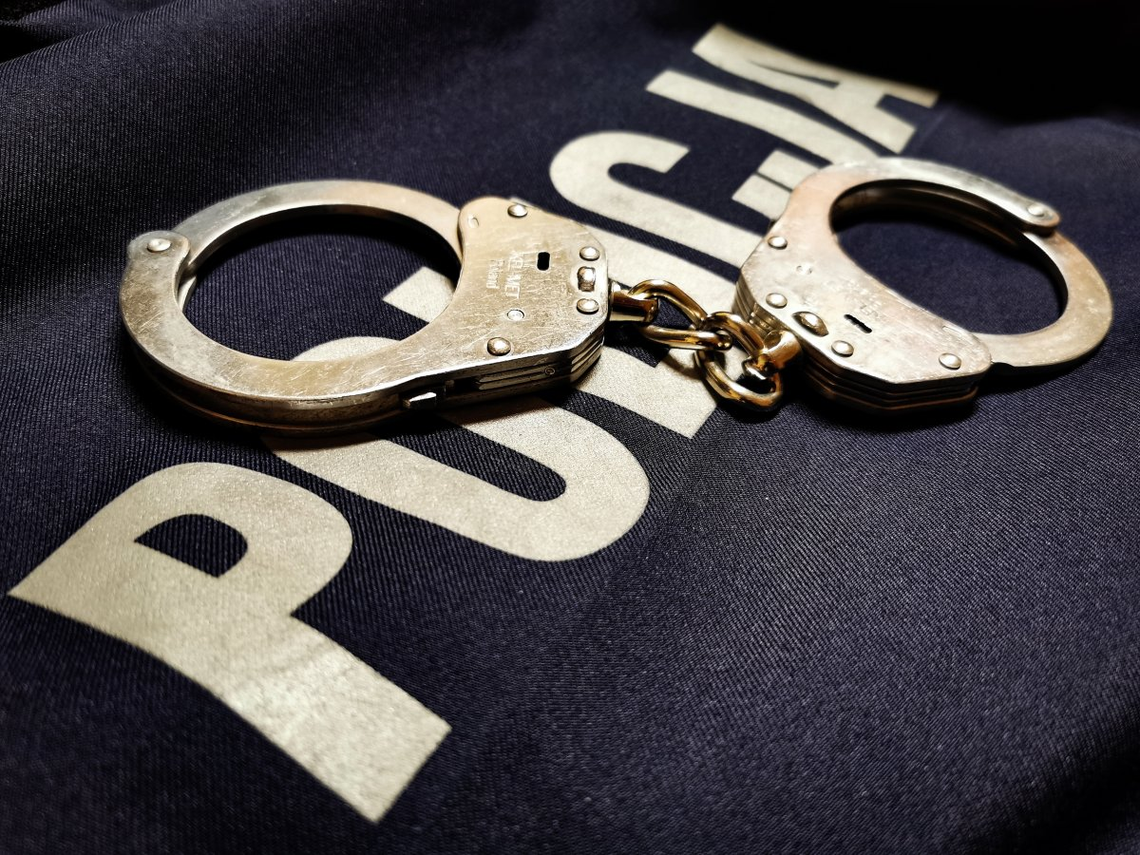 45-latek poszukiwany za groźby karalne zatrzymany przez policję i trafił do aresztu na 10 miesięcy 45-latek poszukiwany za groźby karalne zatrzymany przez policję i trafił do aresztu na 10 miesięcy