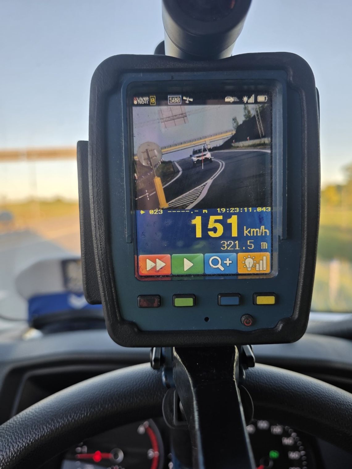 47-latek pędził Dacią 151 km/h w powiecie augustowskim. Stracił prawo jazdy i odpowie przed sądem 47-latek pędził Dacią 151 km/h w powiecie augustowskim. Stracił prawo jazdy i odpowie przed sądem