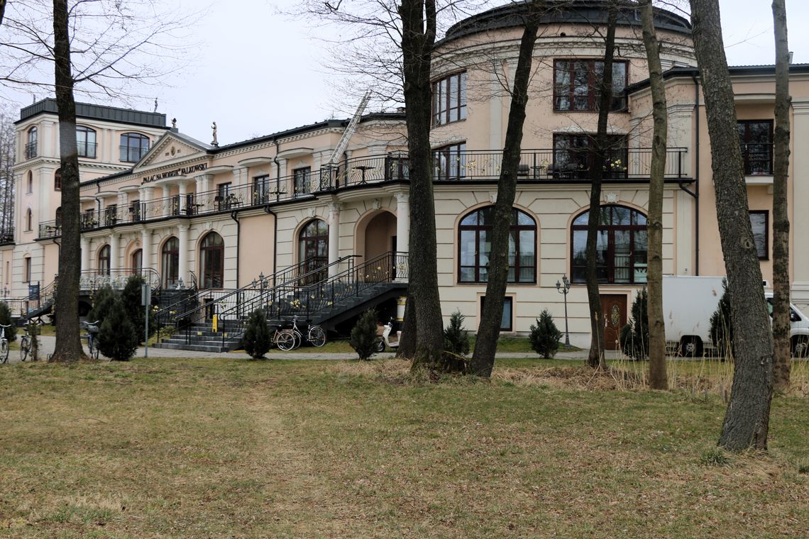 Na zdjęciu: "Pałac na Wodzie", jedno z augustowskich sanatoriów.