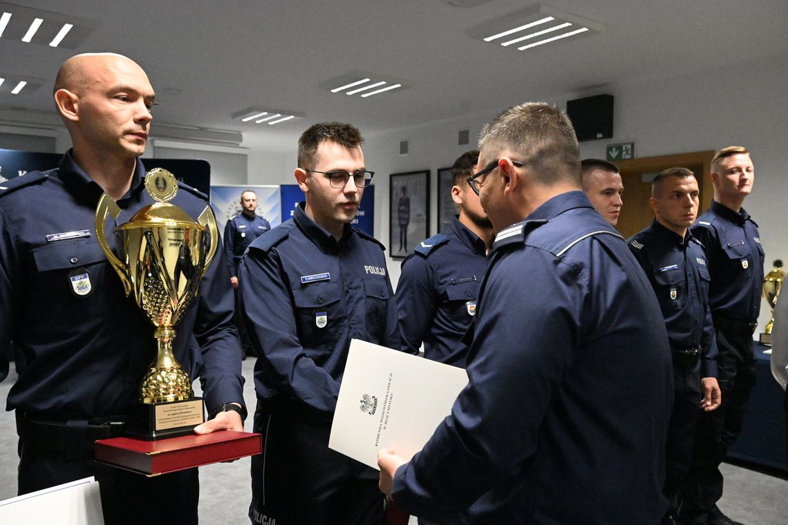 Augustowscy policjanci z trzecim miejscem w wojewódzkim „Patrolu Roku 2026” Augustowscy policjanci z trzecim miejscem w wojewódzkim „Patrolu Roku 2026”