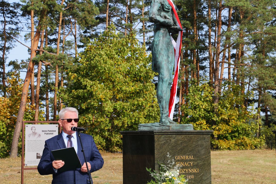 Budowa pomnika w Płaskiej w cieniu zadłużenia gminy