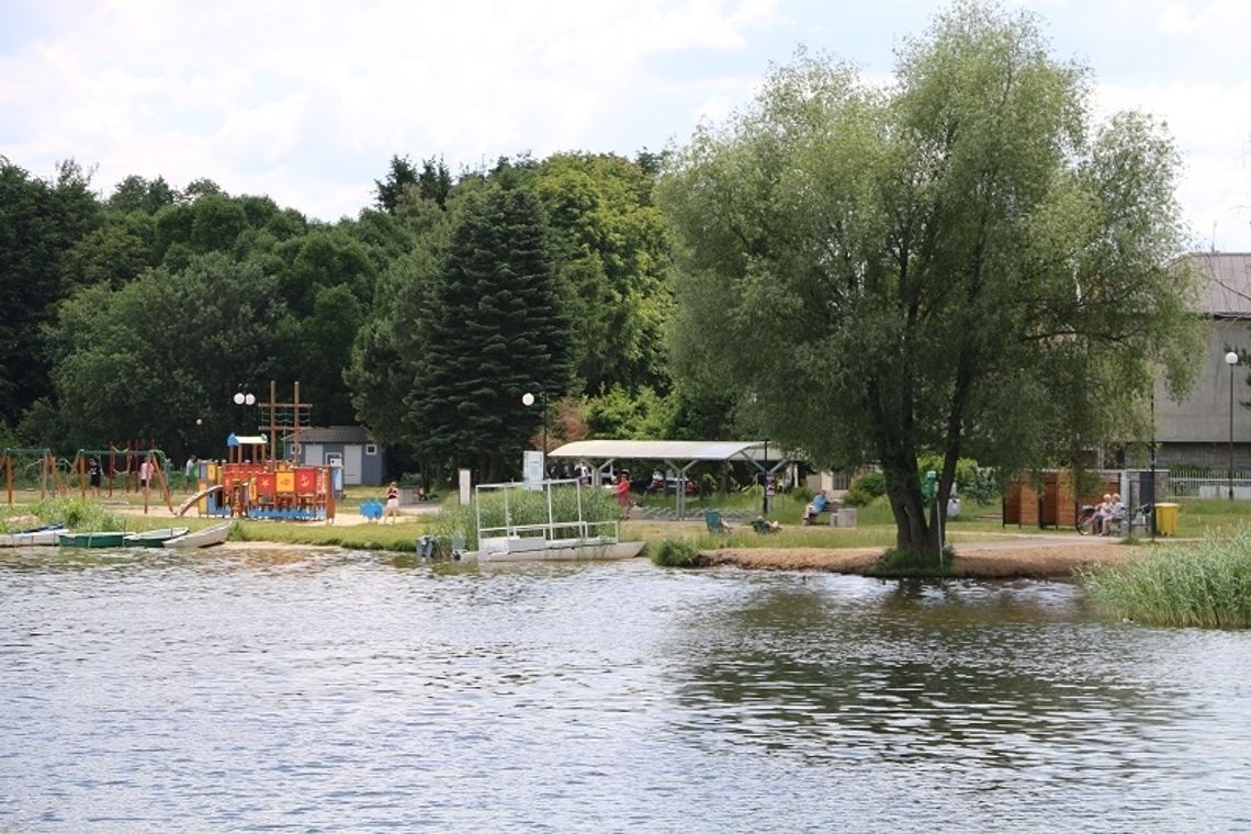 Cieszenie się słońcem i plażami w Augustowie: odkryj niezwykłe jeziora