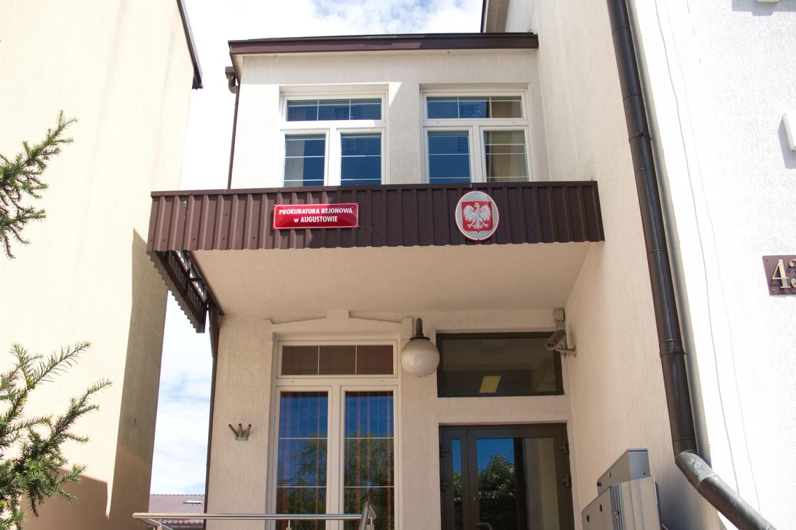 Cios cegłą i ukrycie ciała w lesie – prokuratura oskarża dwóch mieszkańców gminy Sztabin