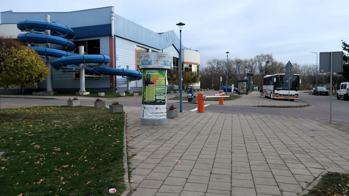 Zbudowana za burmistrza Leszka Stanisława Cieślika pływalnia przy ulicy Sucharskiego, choć nowoczesna na tamte czasy, dzisiaj jest już wysłużona, bo funkcjonuje ponad 20 lat.