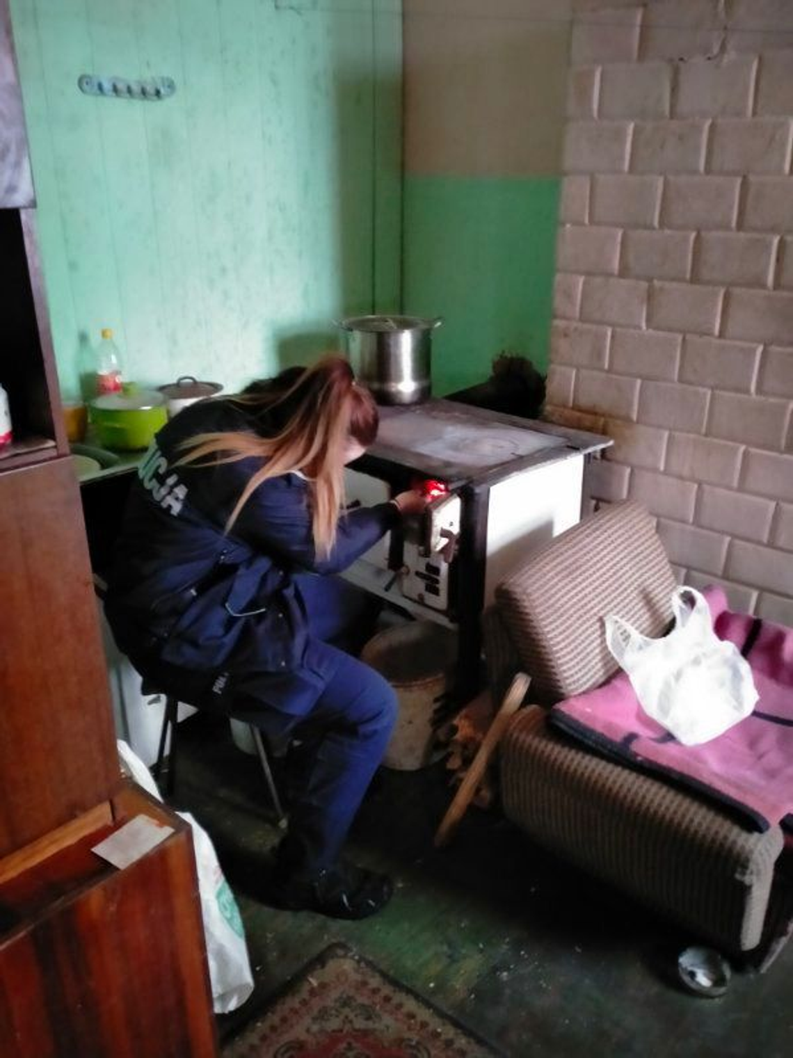 Dzielnicowi z Posterunku w Sztabinie zapobiegli wychłodzeniu 65‑latka